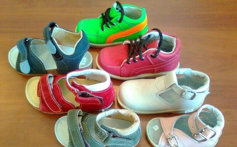 Zapatos para nenos para hallux valgus